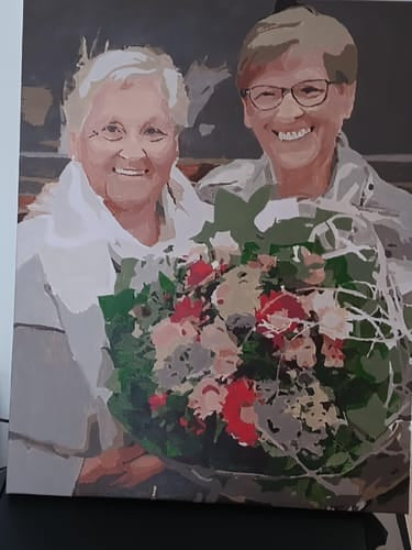 Kundin oder Kunde mit fertigem MALMEA Bild