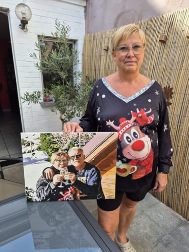 Kundin oder Kunde mit fertigem MALMEA Bild