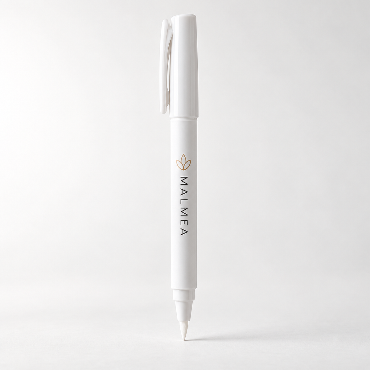 MALMEA Korrekturstift, KI-generiertes Konzeptbild auf weißem Hintergrund; Originalprodukt kann abweichen